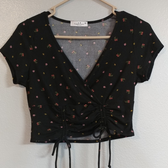 Trendy Black Floral Crop Top - Picture 1 of 11